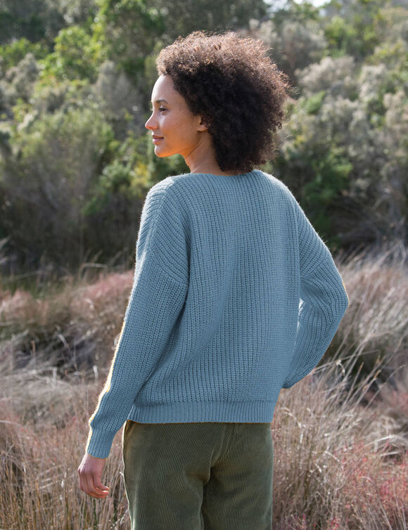 Pull loose col V, maille anglaise toucher doux (bleu) Pull loose col V, maille anglaise toucher doux (bleu)